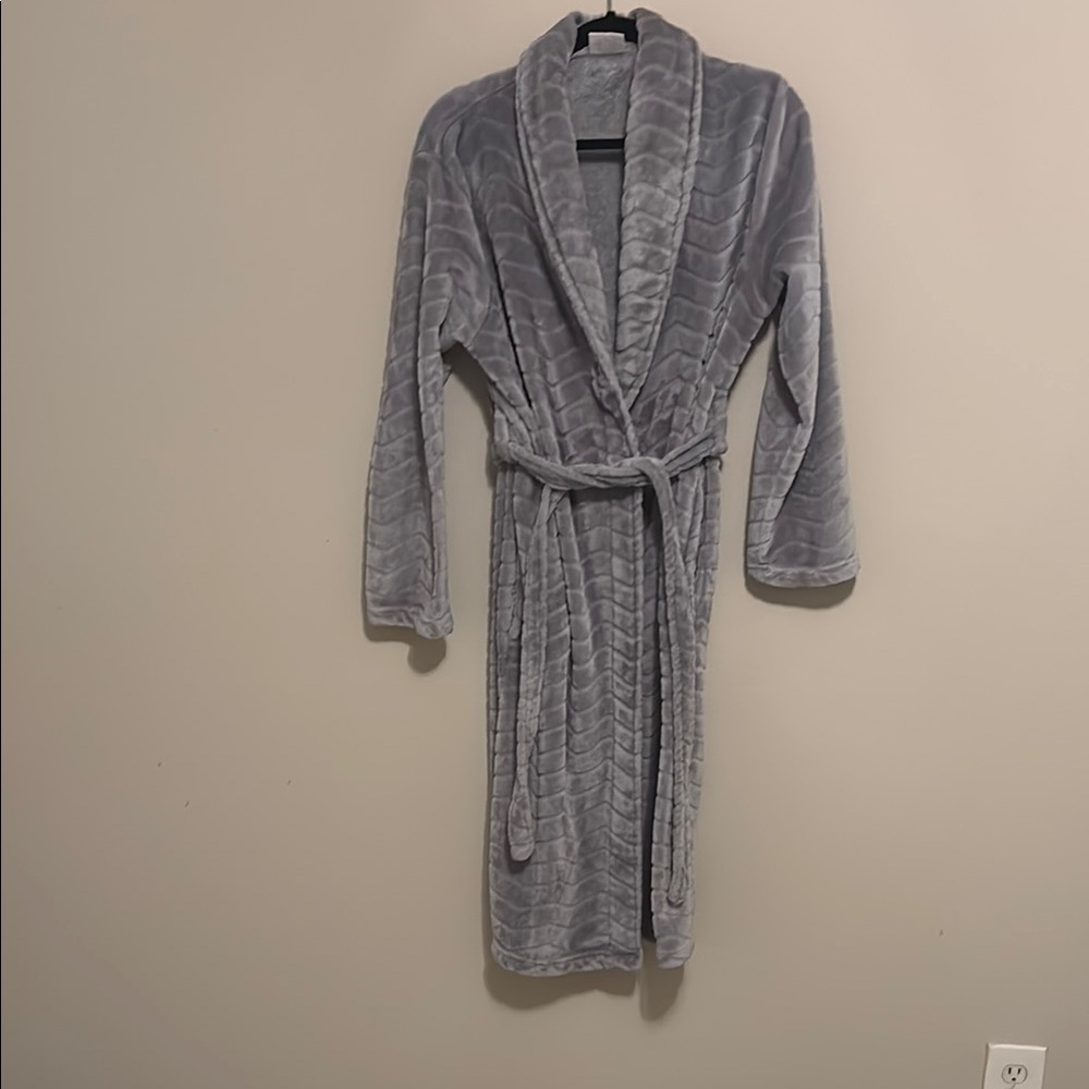 Women’s One Size Soft Gray Plush Bathrobe